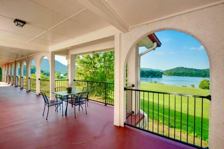 Chattanooga Room At Tennessee Riverplace ภายนอก รูปภาพ